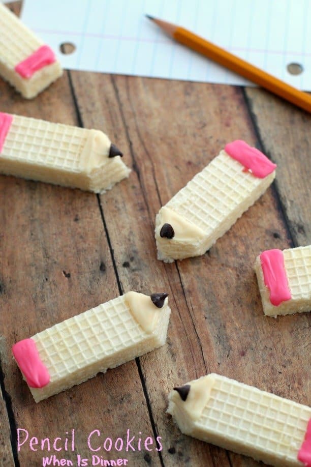 This cute & easy idea for Parents, Teachers, or PTO members to make for Meet the Teacher Days. These Pencil Cookies require just a few ingredients to create!
#BackToSchool #Teachers #Pencils #Cookies