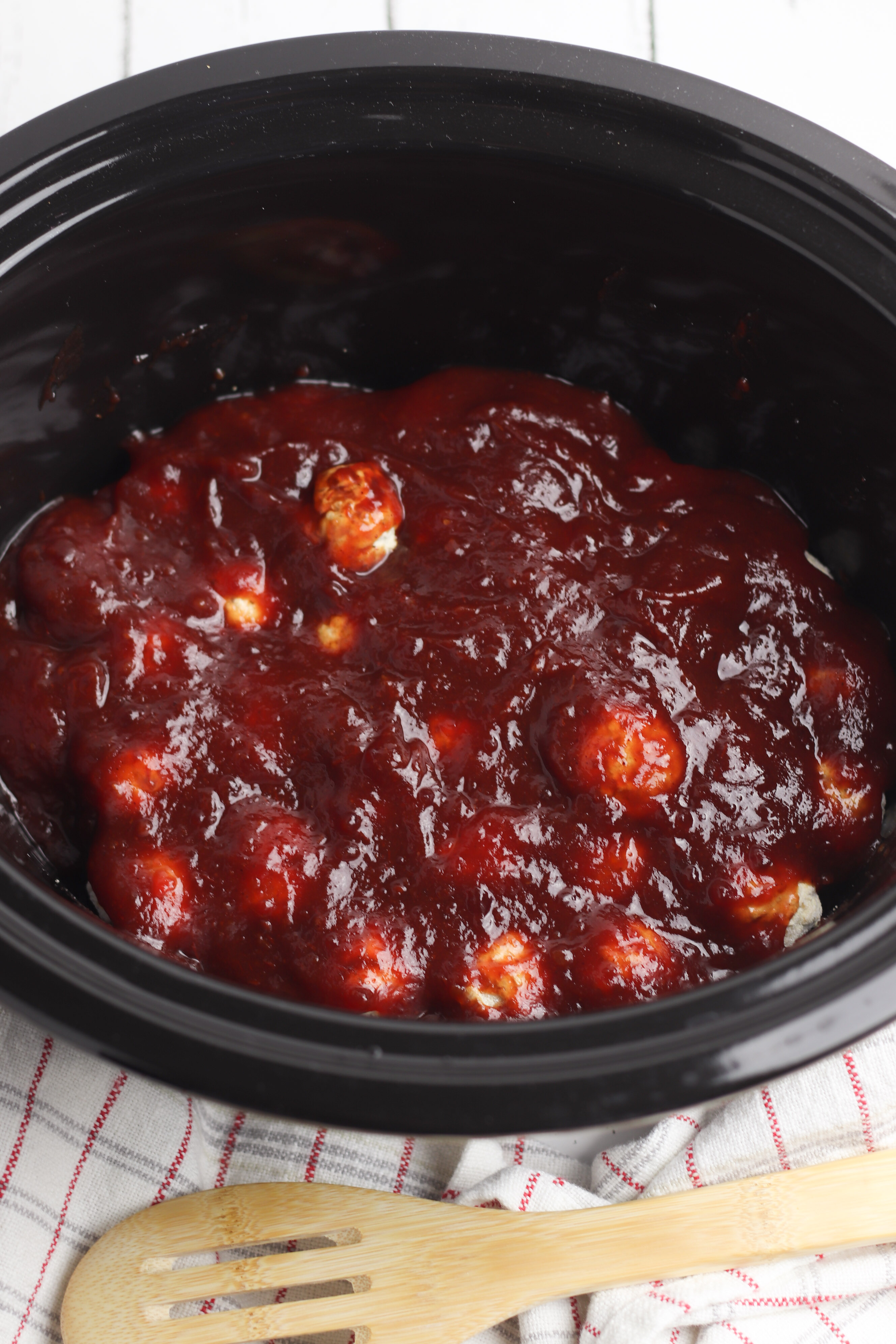 Crock Pot Cranberry Meatballs - When is Dinner? Crock Pot Cranberry