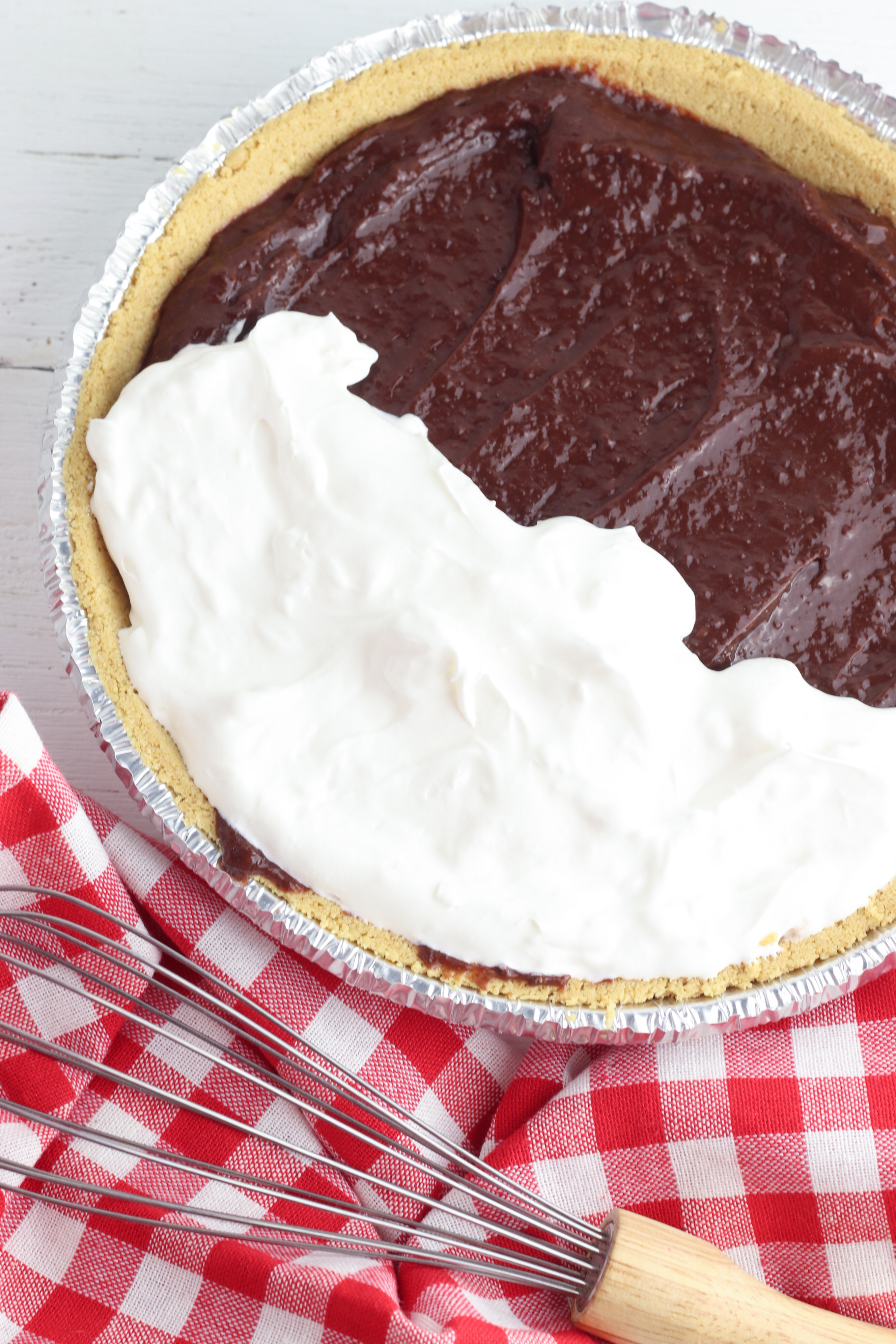 Easy No Bake S'mores Pie - When is Dinner? No Bake S'mores Pie