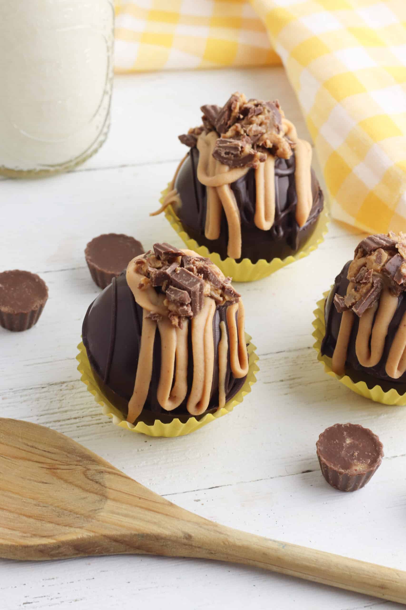 Peanut Butter Cup Hot Chocolate Bombs | When is Dinner