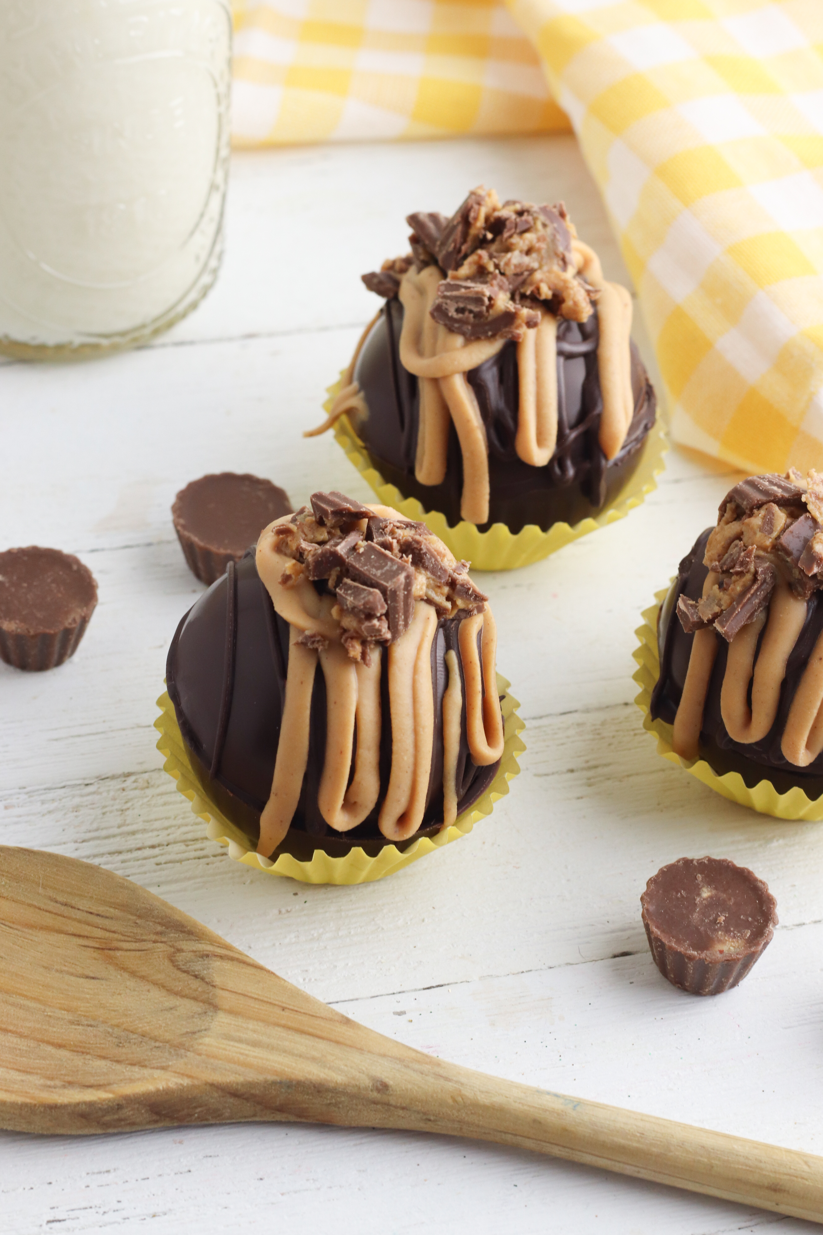 Peanut Butter Cup Hot Chocolate Bombs | When is Dinner