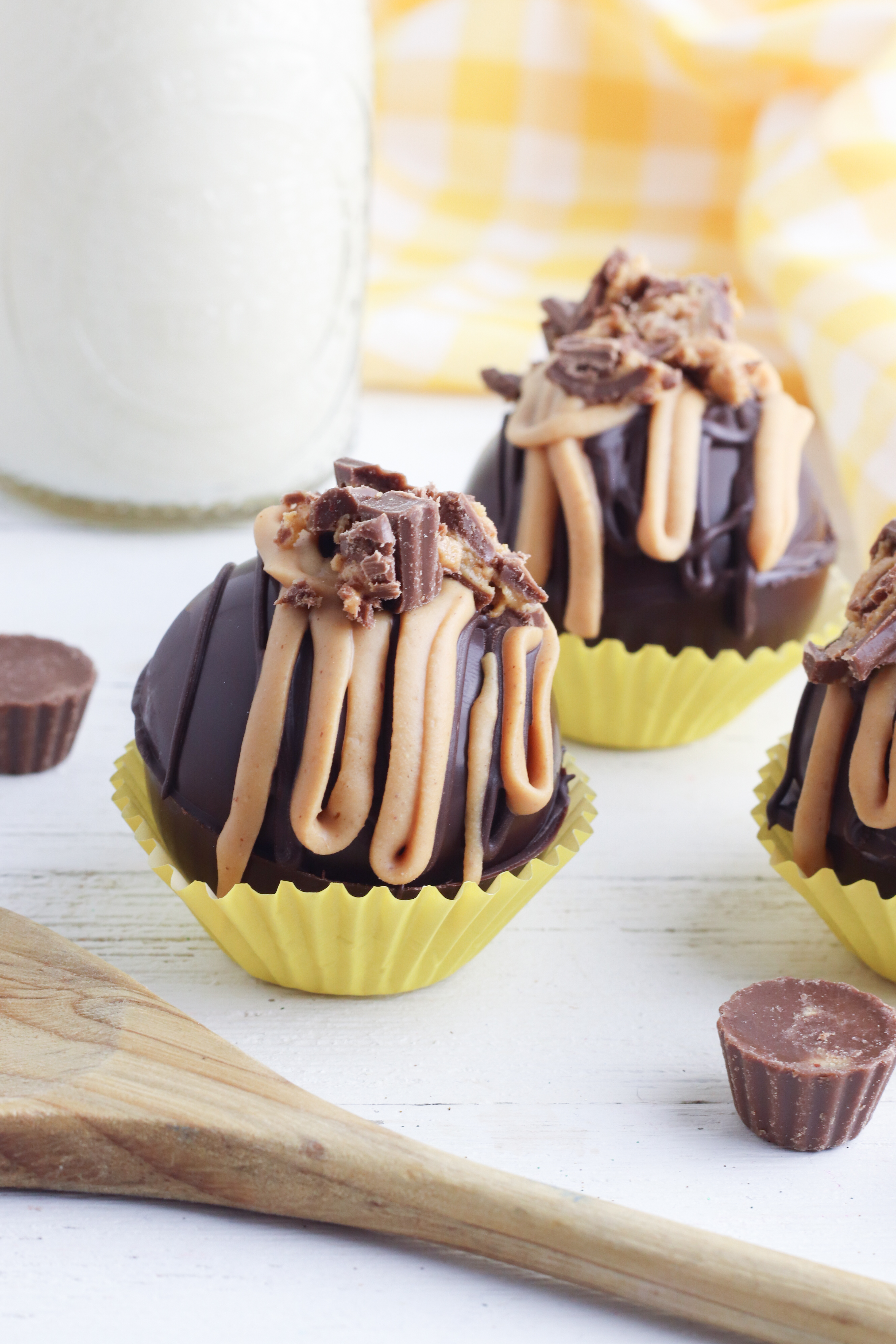Peanut Butter Cup Hot Chocolate Bombs | When is Dinner