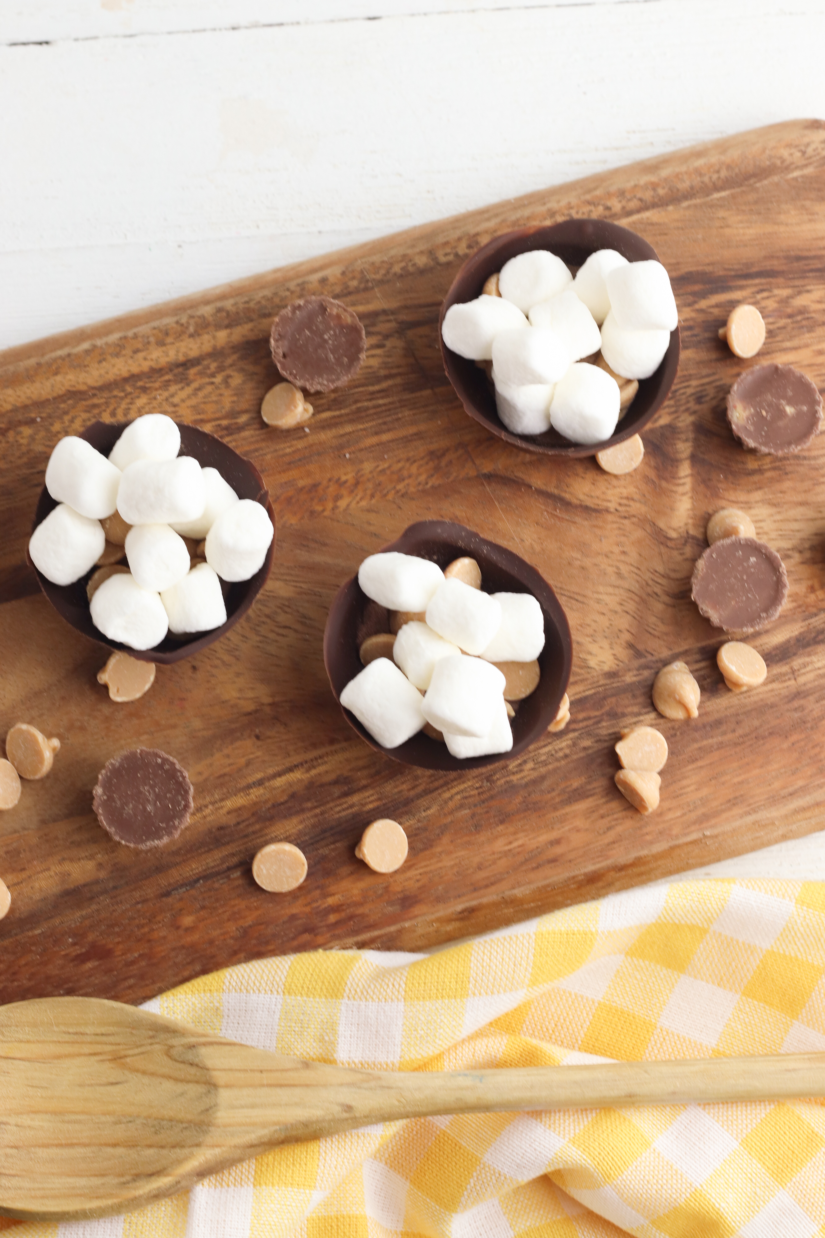 Peanut Butter Cup Hot Chocolate Bombs | When is Dinner